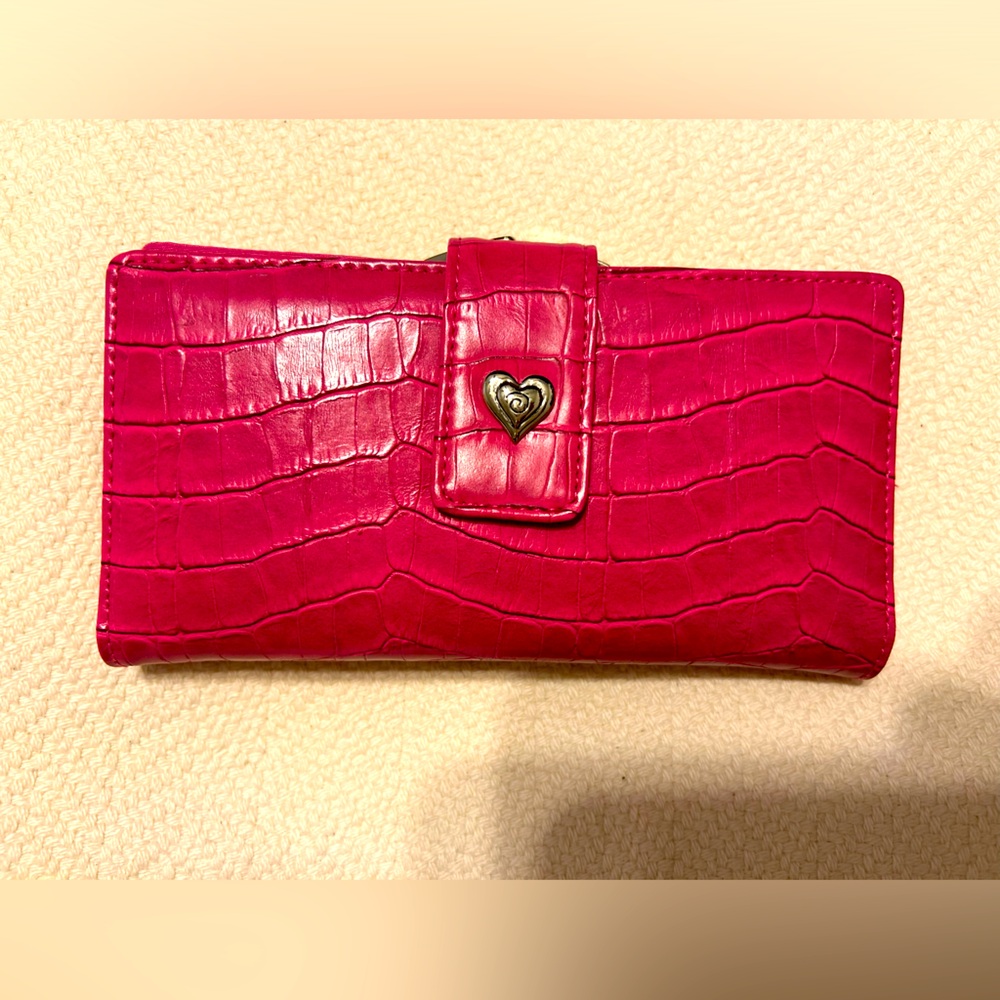 NWT 🌷Mundi heart boutique trifold wallet